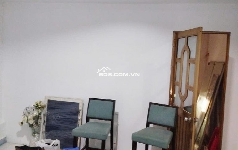 Dưới 5,8 tỷ nhà MT 2  Lầu + ST gần Lạc Long Quân, đang cho thuê 14tr/tháng